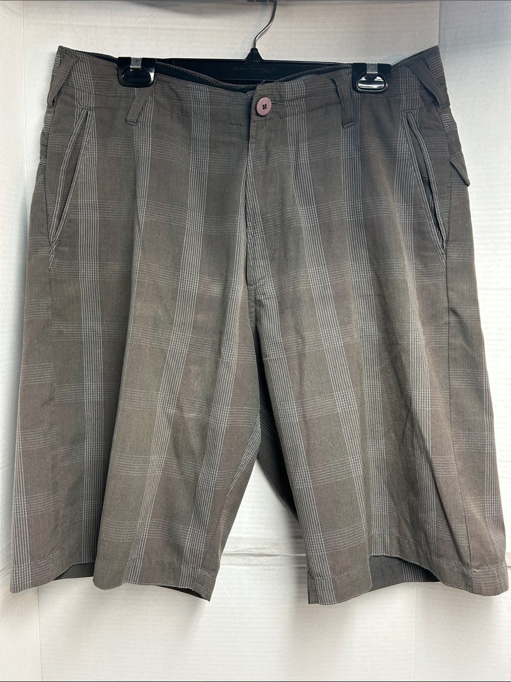 Volcom Grey/Brown Plaid bermuda for mens size 34